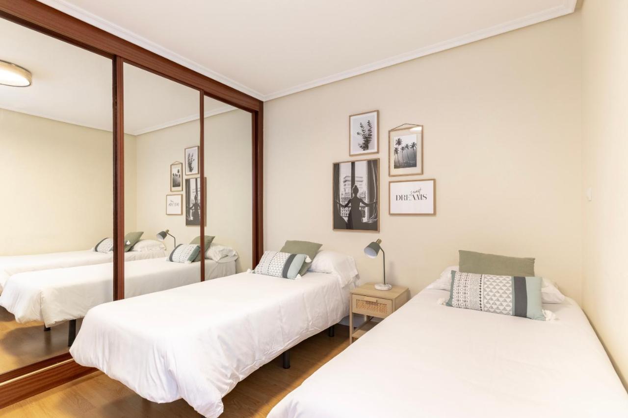 Akomodat En Apartamento En El Centro De Bilbao Con Parking Bilbau Exterior foto