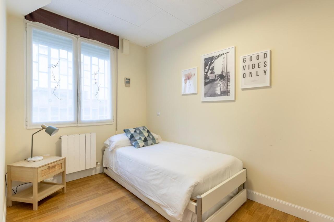 Akomodat En Apartamento En El Centro De Bilbao Con Parking Bilbau Exterior foto
