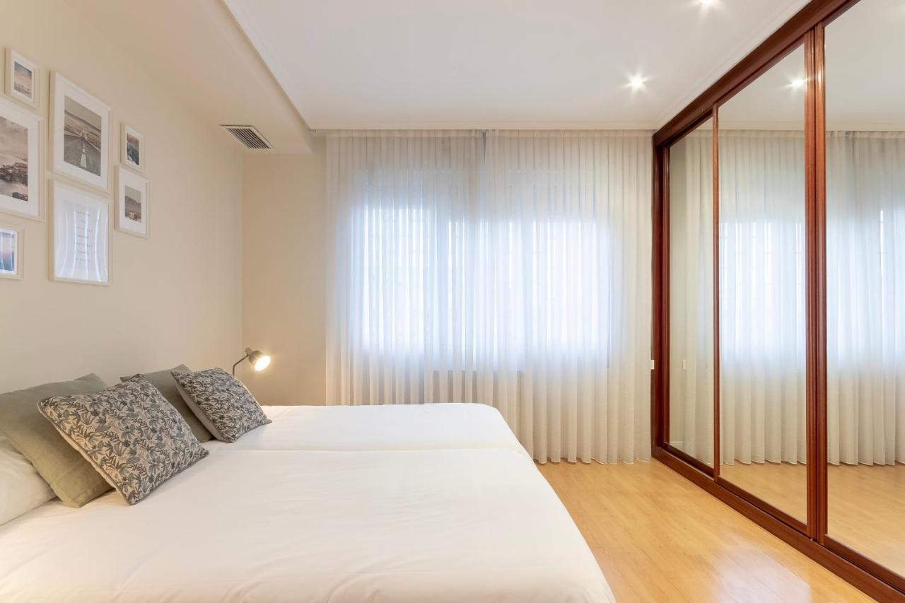 Akomodat En Apartamento En El Centro De Bilbao Con Parking Bilbau Exterior foto