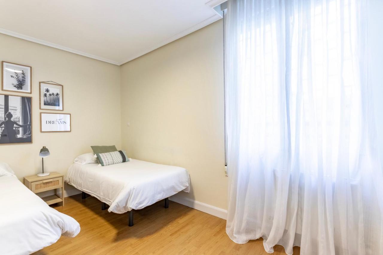Akomodat En Apartamento En El Centro De Bilbao Con Parking Bilbau Exterior foto