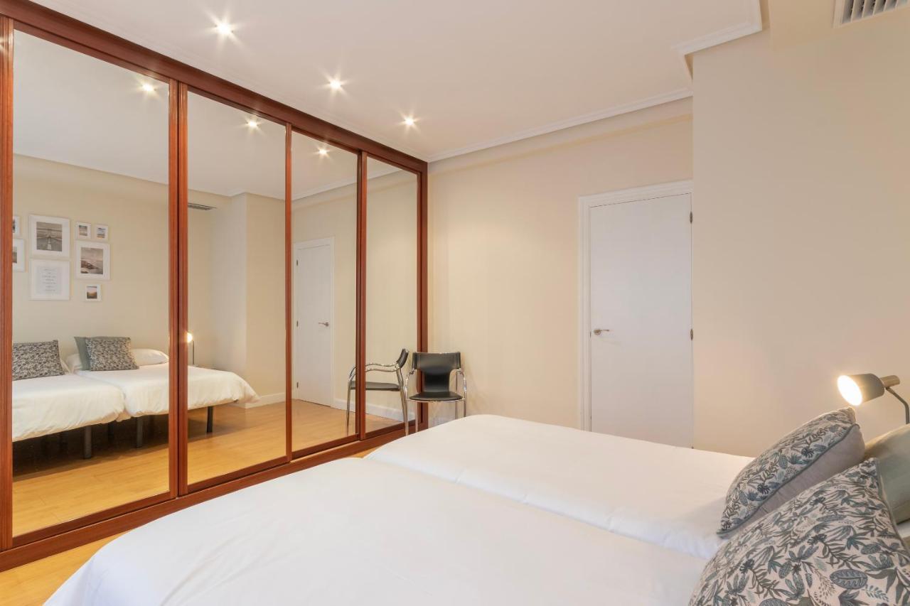 Akomodat En Apartamento En El Centro De Bilbao Con Parking Bilbau Exterior foto