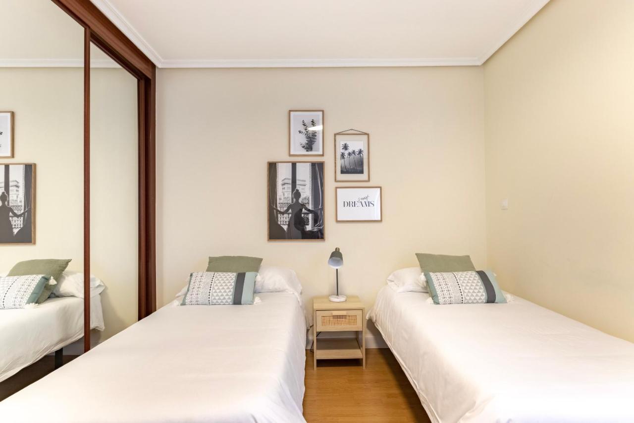 Akomodat En Apartamento En El Centro De Bilbao Con Parking Bilbau Exterior foto