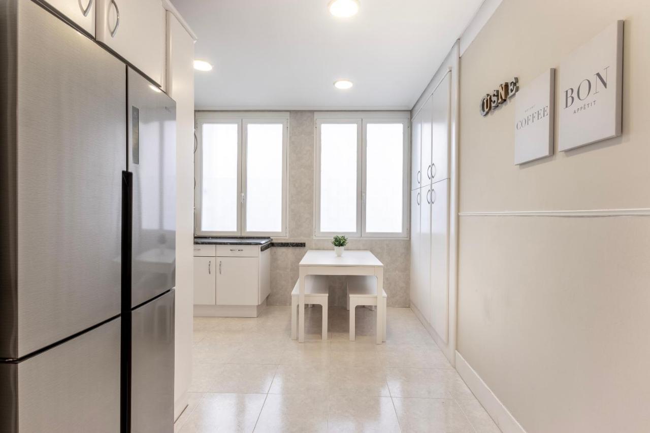 Akomodat En Apartamento En El Centro De Bilbao Con Parking Bilbau Exterior foto